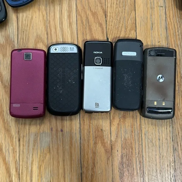 Lot Of 17 Vintage Phones, Untested FOR PARTS. Nokia, Samsung HTC Alcatel. “READ” - Picture 9 of 15
